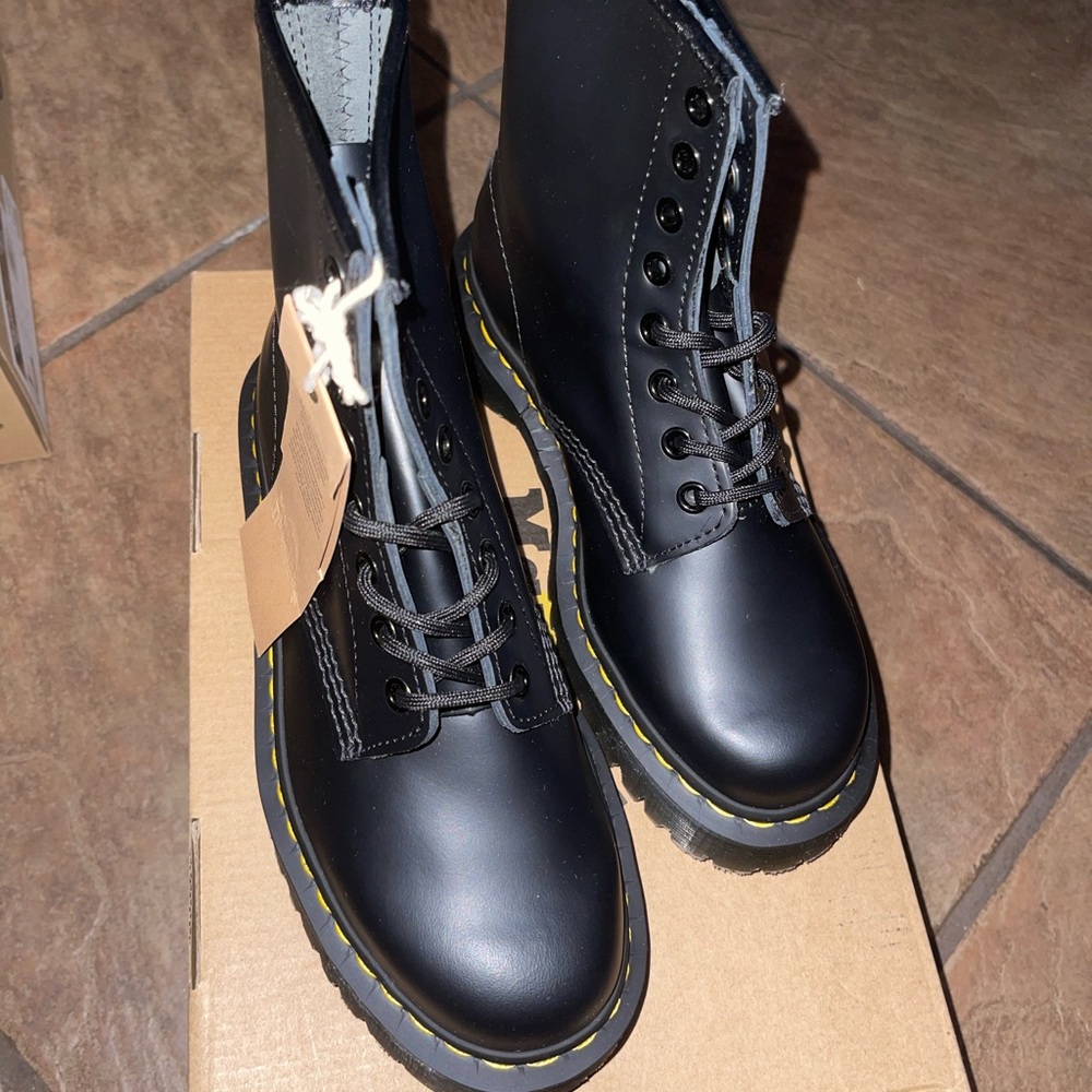 Dr.Marten 1460 Bex 8-eye boot in size 6